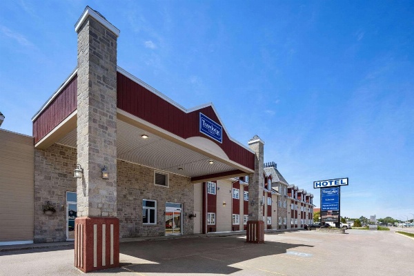 Travelodge by Wyndham Roberval image 1